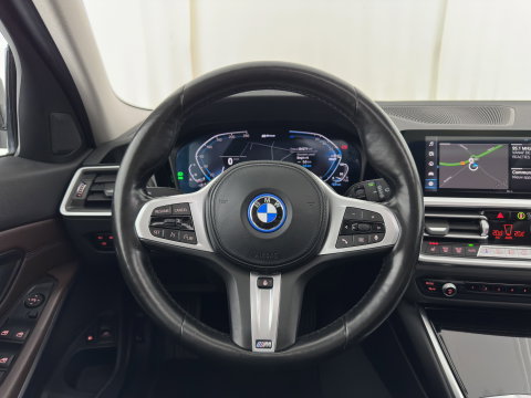 BMW 3 Serie Touring 320e Business Edition Plus (INCL-BTW) *AUT LASER-LED | LEATHER | HEATED-SPORTSEATS | HIFI-SOUND | KEYLESS | DIGI-COCKPIT | NAVI-FULLMAP | DAB | AMBIENTLIGHT | PRIVACY-GLASS | ECC | PDC | CRUISE | TOWBAR | 17iINCH*