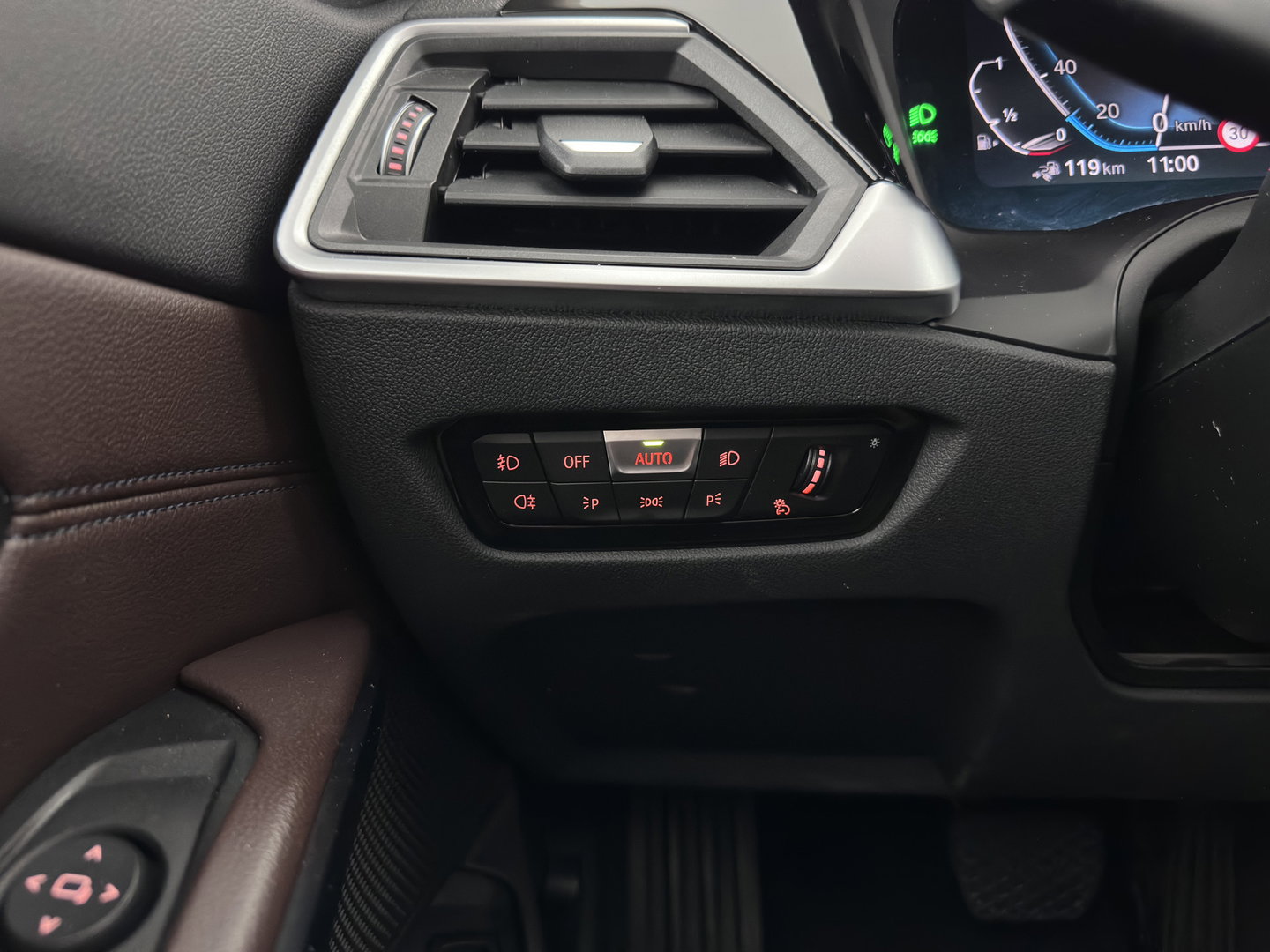 BMW 3 Serie Touring 320e Business Edition Plus (INCL-BTW) *AUT LASER-LED | LEATHER | HEATED-SPORTSEATS | HIFI-SOUND | KEYLESS | DIGI-COCKPIT | NAVI-FULLMAP | DAB | AMBIENTLIGHT | PRIVACY-GLASS | ECC | PDC | CRUISE | TOWBAR | 17iINCH*