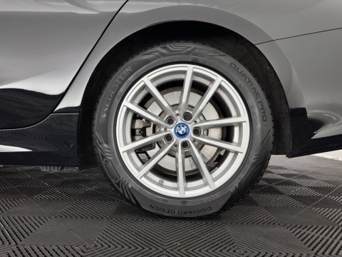 BMW 3 Serie Touring 320e Business Edition Plus (INCL-BTW) *AUT LASER-LED | LEATHER | HEATED-SPORTSEATS | HIFI-SOUND | KEYLESS | DIGI-COCKPIT | NAVI-FULLMAP | DAB | AMBIENTLIGHT | PRIVACY-GLASS | ECC | PDC | CRUISE | TOWBAR | 17iINCH*