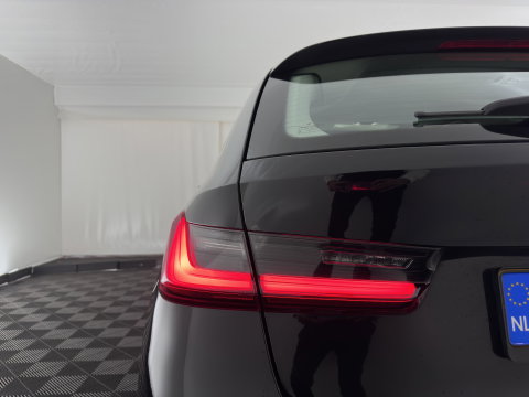 BMW 3 Serie Touring 320e Business Edition Plus (INCL-BTW) *AUT LASER-LED | LEATHER | HEATED-SPORTSEATS | HIFI-SOUND | KEYLESS | DIGI-COCKPIT | NAVI-FULLMAP | DAB | AMBIENTLIGHT | PRIVACY-GLASS | ECC | PDC | CRUISE | TOWBAR | 17iINCH*
