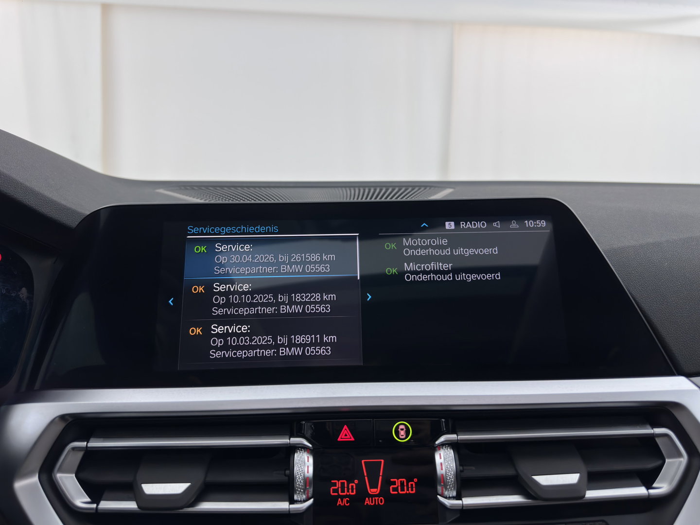 BMW 3 Serie Touring 320e Business Edition Plus (INCL-BTW) *AUT LASER-LED | LEATHER | HEATED-SPORTSEATS | HIFI-SOUND | KEYLESS | DIGI-COCKPIT | NAVI-FULLMAP | DAB | AMBIENTLIGHT | PRIVACY-GLASS | ECC | PDC | CRUISE | TOWBAR | 17iINCH*