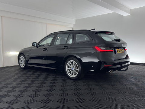 BMW 3 Serie Touring 320e Business Edition Plus (INCL-BTW) *AUT LASER-LED | LEATHER | HEATED-SPORTSEATS | HIFI-SOUND | KEYLESS | DIGI-COCKPIT | NAVI-FULLMAP | DAB | AMBIENTLIGHT | PRIVACY-GLASS | ECC | PDC | CRUISE | TOWBAR | 17iINCH*