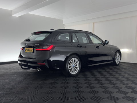 BMW 3 Serie Touring 320e Business Edition Plus (INCL-BTW) *AUT LASER-LED | LEATHER | HEATED-SPORTSEATS | HIFI-SOUND | KEYLESS | DIGI-COCKPIT | NAVI-FULLMAP | DAB | AMBIENTLIGHT | PRIVACY-GLASS | ECC | PDC | CRUISE | TOWBAR | 17iINCH*