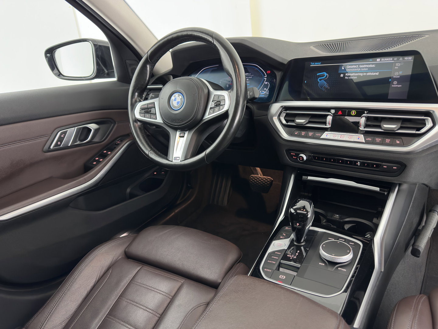 BMW 3 Serie Touring 320e Business Edition Plus (INCL-BTW) *AUT LASER-LED | LEATHER | HEATED-SPORTSEATS | HIFI-SOUND | KEYLESS | DIGI-COCKPIT | NAVI-FULLMAP | DAB | AMBIENTLIGHT | PRIVACY-GLASS | ECC | PDC | CRUISE | TOWBAR | 17iINCH*