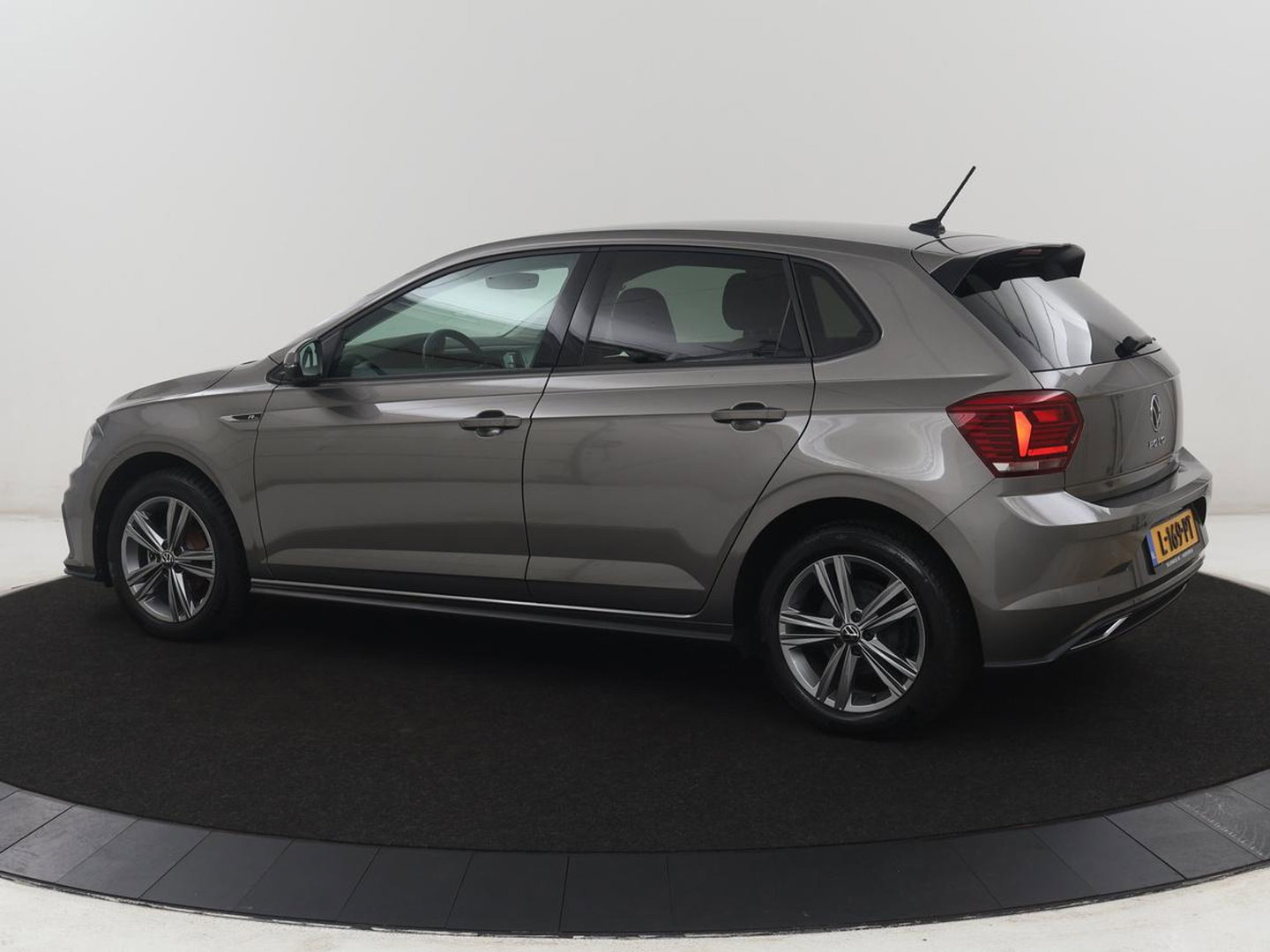 Volkswagen Polo 1.0 TSI R-Line Edition | Automaat | Camera | LED | Navigatie |