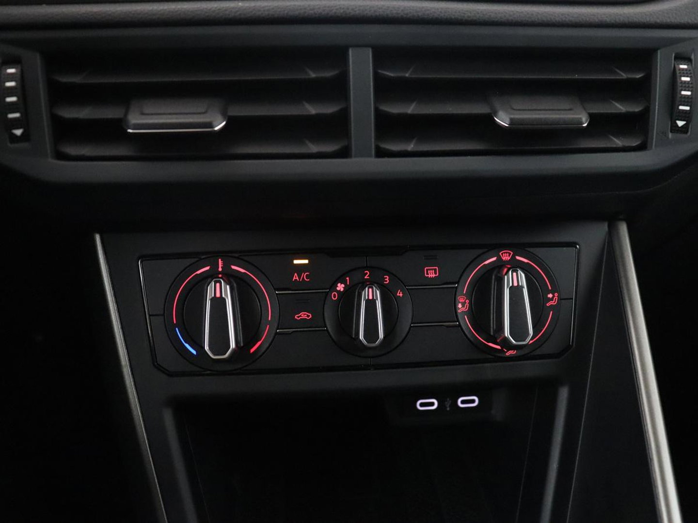 Volkswagen Polo 1.0 TSI R-Line Edition | Automaat | Camera | LED | Navigatie |