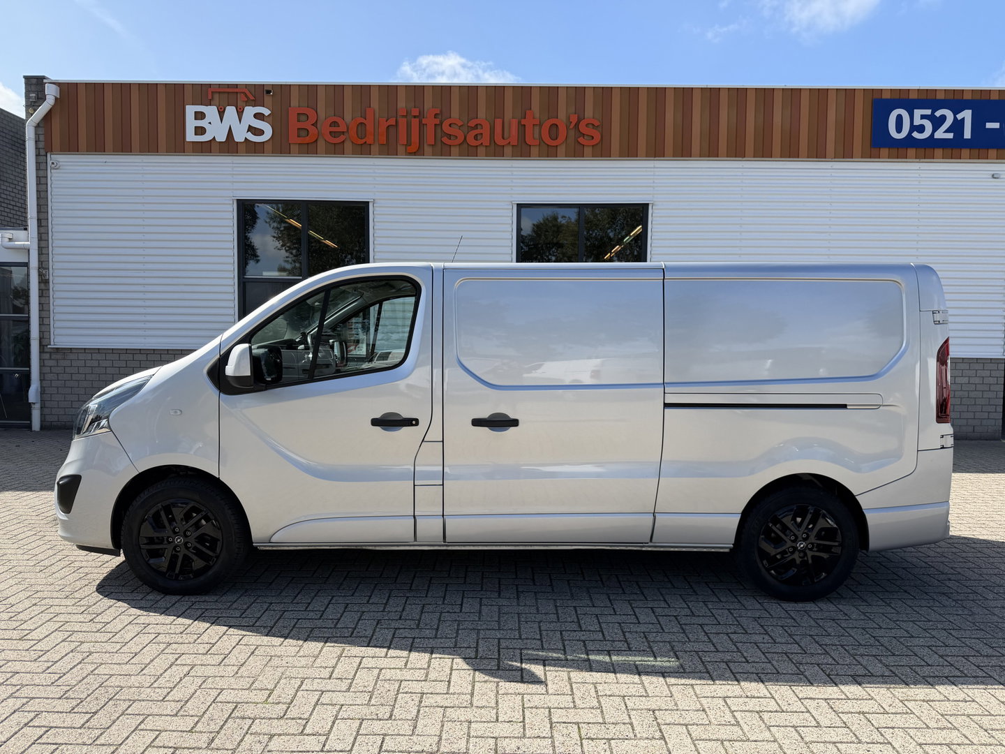 Opel Vivaro 1.6 CDTI 125pk L2H1 Sport EcoFlex / vaste prijs rijklaar € 14.950 marge / euro 6 / lease vanaf € 252 / dubbele schuifdeur / airco / cruise / navi / camera / trekhaak !