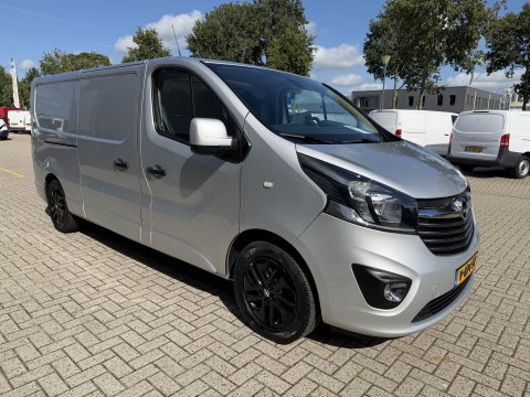 Opel Vivaro 1.6 CDTI 125pk L2H1 Sport EcoFlex / vaste prijs rijklaar € 14.950 marge / euro 6 / lease vanaf € 252 / dubbele schuifdeur / airco / cruise / navi / camera / trekhaak !