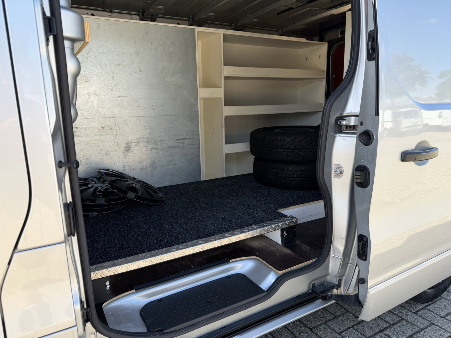 Opel Vivaro 1.6 CDTI 125pk L2H1 Sport EcoFlex / vaste prijs rijklaar € 14.950 marge / euro 6 / lease vanaf € 252 / dubbele schuifdeur / airco / cruise / navi / camera / trekhaak !