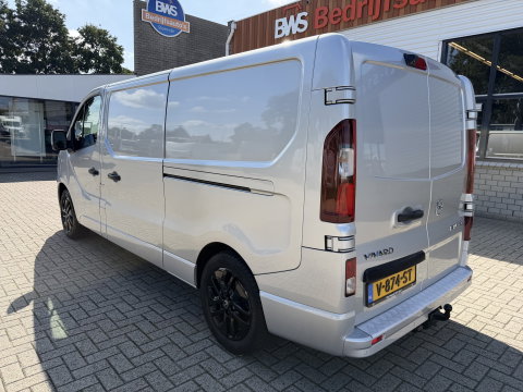 Opel Vivaro 1.6 CDTI 125pk L2H1 Sport EcoFlex / vaste prijs rijklaar € 14.950 marge / euro 6 / lease vanaf € 252 / dubbele schuifdeur / airco / cruise / navi / camera / trekhaak !