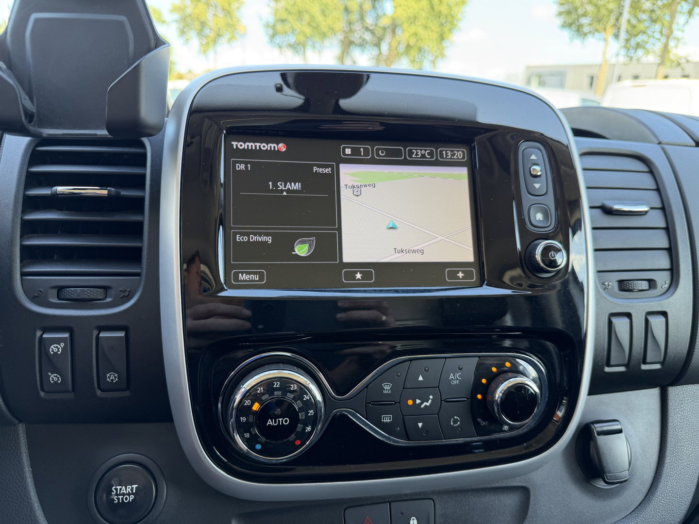 Opel Vivaro 1.6 CDTI 125pk L2H1 Sport EcoFlex / vaste prijs rijklaar € 14.950 marge / euro 6 / lease vanaf € 252 / dubbele schuifdeur / airco / cruise / navi / camera / trekhaak !