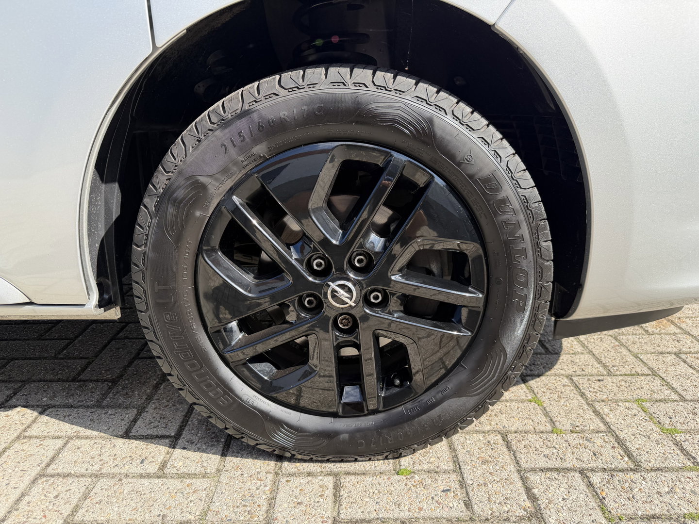 Opel Vivaro 1.6 CDTI 125pk L2H1 Sport EcoFlex / vaste prijs rijklaar € 14.950 marge / euro 6 / lease vanaf € 252 / dubbele schuifdeur / airco / cruise / navi / camera / trekhaak !
