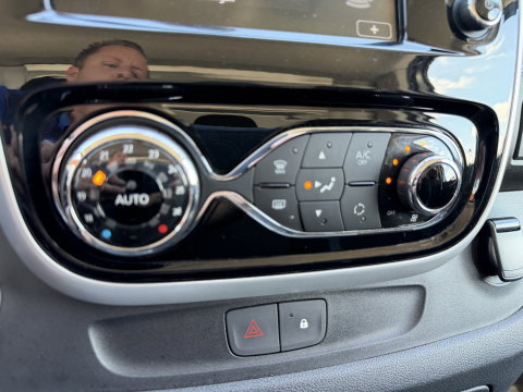 Opel Vivaro 1.6 CDTI 125pk L2H1 Sport EcoFlex / vaste prijs rijklaar € 14.950 marge / euro 6 / lease vanaf € 252 / dubbele schuifdeur / airco / cruise / navi / camera / trekhaak !