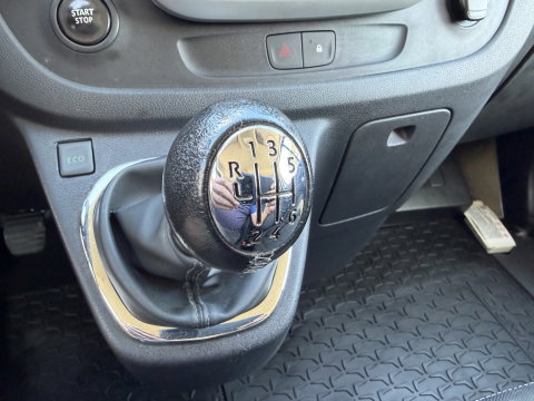Opel Vivaro 1.6 CDTI 125pk L2H1 Sport EcoFlex / vaste prijs rijklaar € 14.950 marge / euro 6 / lease vanaf € 252 / dubbele schuifdeur / airco / cruise / navi / camera / trekhaak !
