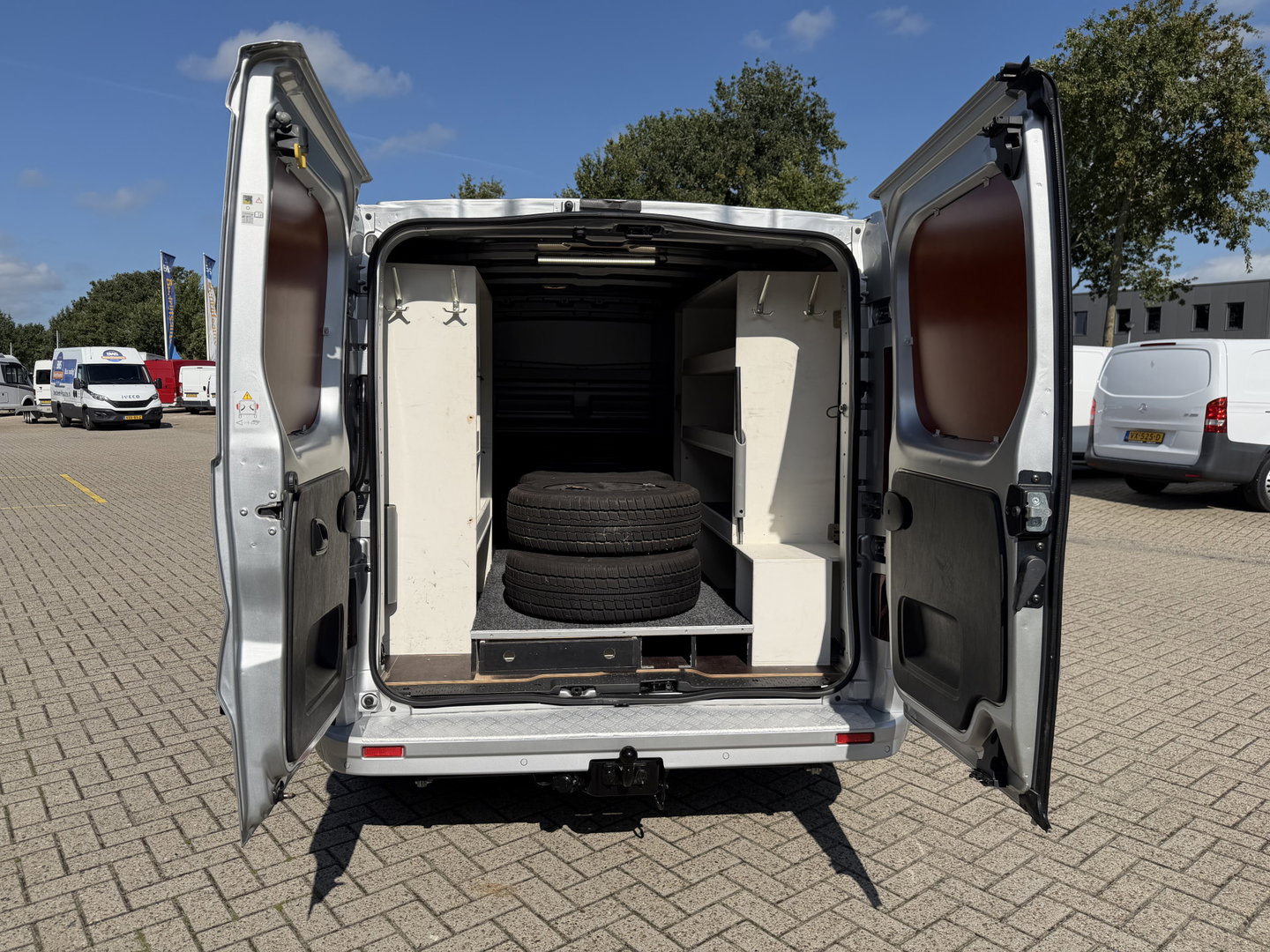 Opel Vivaro 1.6 CDTI 125pk L2H1 Sport EcoFlex / vaste prijs rijklaar € 14.950 marge / euro 6 / lease vanaf € 252 / dubbele schuifdeur / airco / cruise / navi / camera / trekhaak !