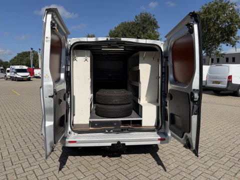 Opel Vivaro 1.6 CDTI 125pk L2H1 Sport EcoFlex / vaste prijs rijklaar € 14.950 marge / euro 6 / lease vanaf € 252 / dubbele schuifdeur / airco / cruise / navi / camera / trekhaak !