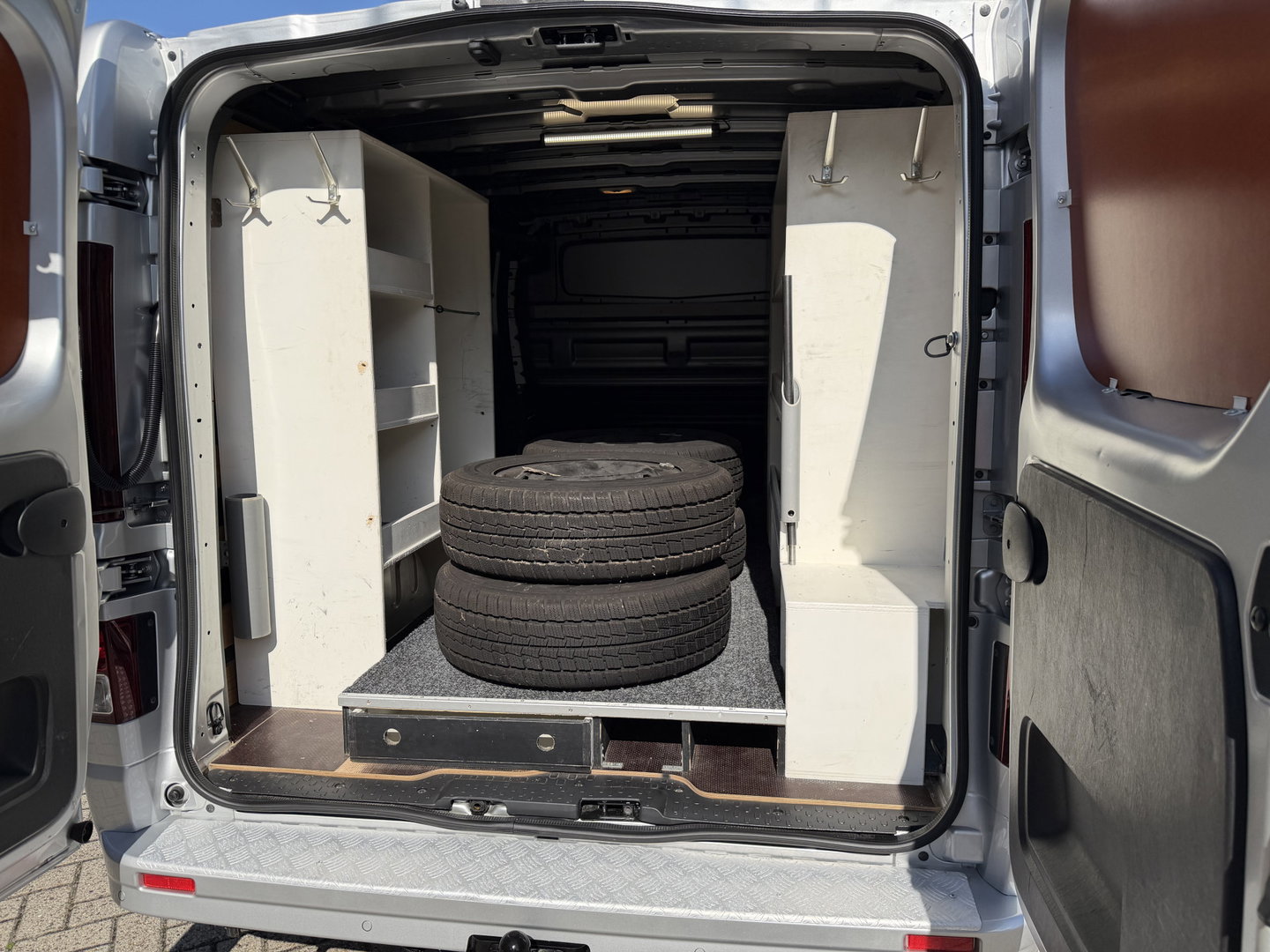 Opel Vivaro 1.6 CDTI 125pk L2H1 Sport EcoFlex / vaste prijs rijklaar € 14.950 marge / euro 6 / lease vanaf € 252 / dubbele schuifdeur / airco / cruise / navi / camera / trekhaak !
