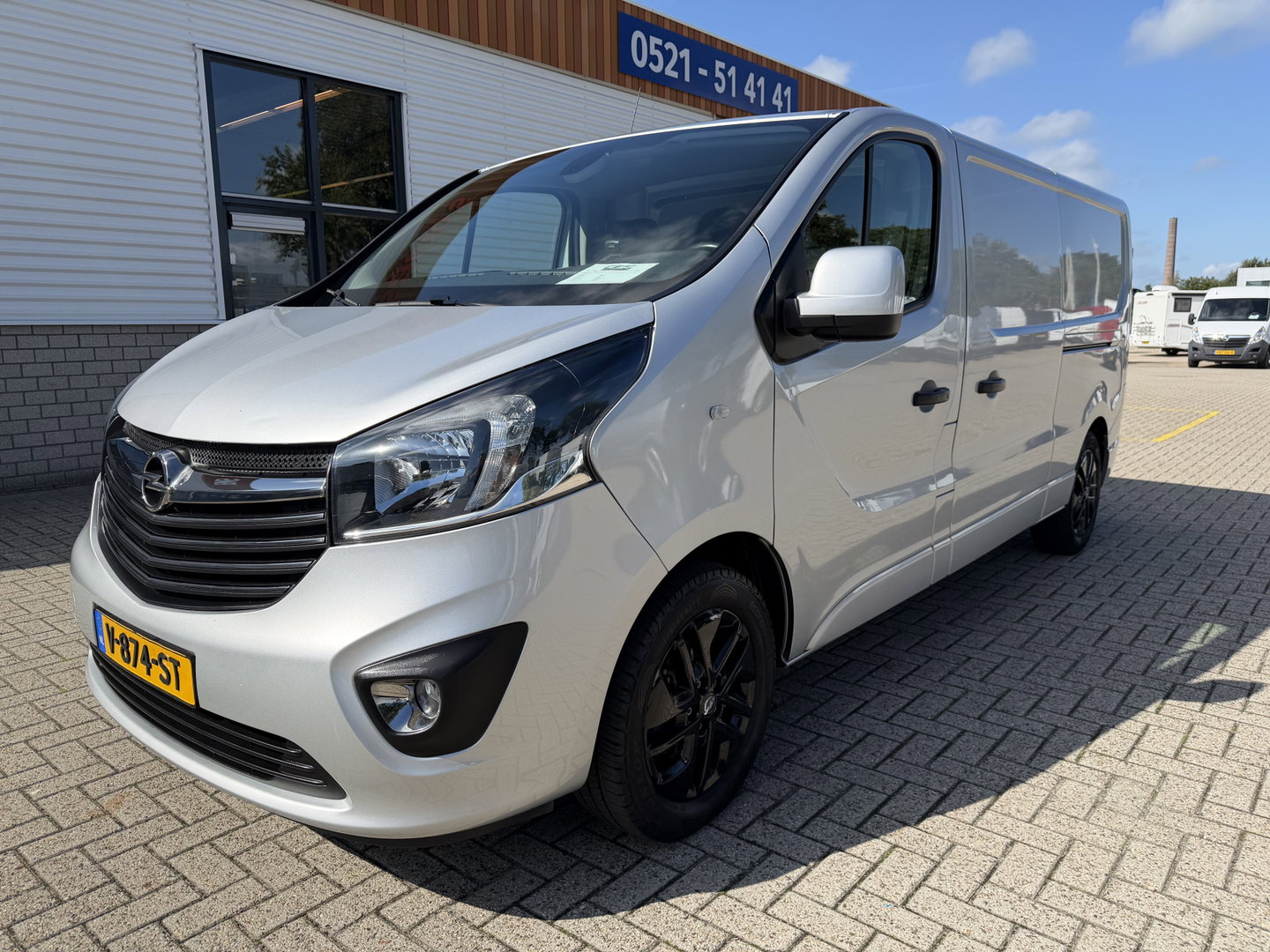 Opel Vivaro 1.6 CDTI 125pk L2H1 Sport EcoFlex / vaste prijs rijklaar € 14.950 marge / euro 6 / lease vanaf € 252 / dubbele schuifdeur / airco / cruise / navi / camera / trekhaak !