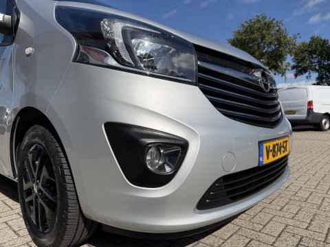 Opel Vivaro 1.6 CDTI 125pk L2H1 Sport EcoFlex / vaste prijs rijklaar € 14.950 marge / euro 6 / lease vanaf € 252 / dubbele schuifdeur / airco / cruise / navi / camera / trekhaak !