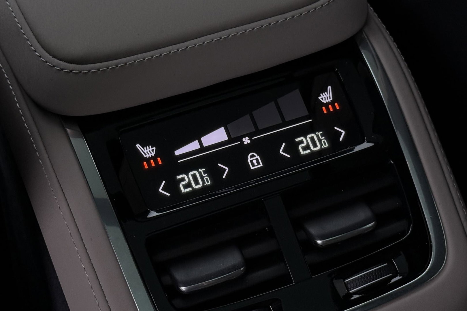 Volvo XC90 T8 Ultra Bright | MY27 | Harman/Kardon | Trekhaak | Panoramadak | 360° Camera | Head-Up | ACC | 21 inch