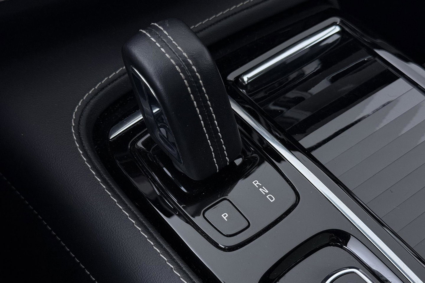 Volvo V90 T6 Recharge R-Design | FACELIFT! | Bowers&Wilkins | Panoramadak | Head-Up | 360° Camera | 19 Inch