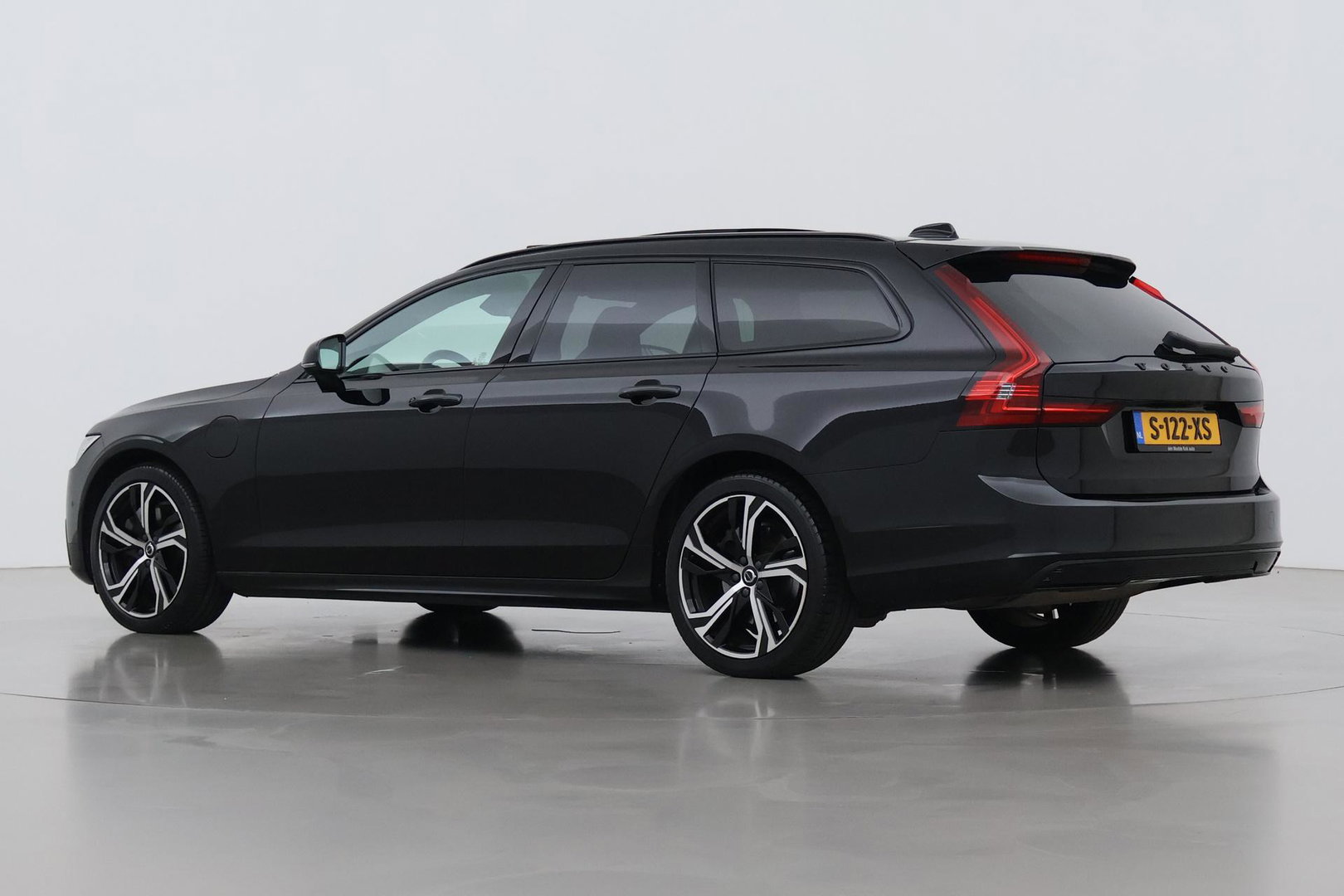Volvo V90 T6 Recharge R-Design | FACELIFT! | Bowers&Wilkins | Panoramadak | Head-Up | 360° Camera | 19 Inch