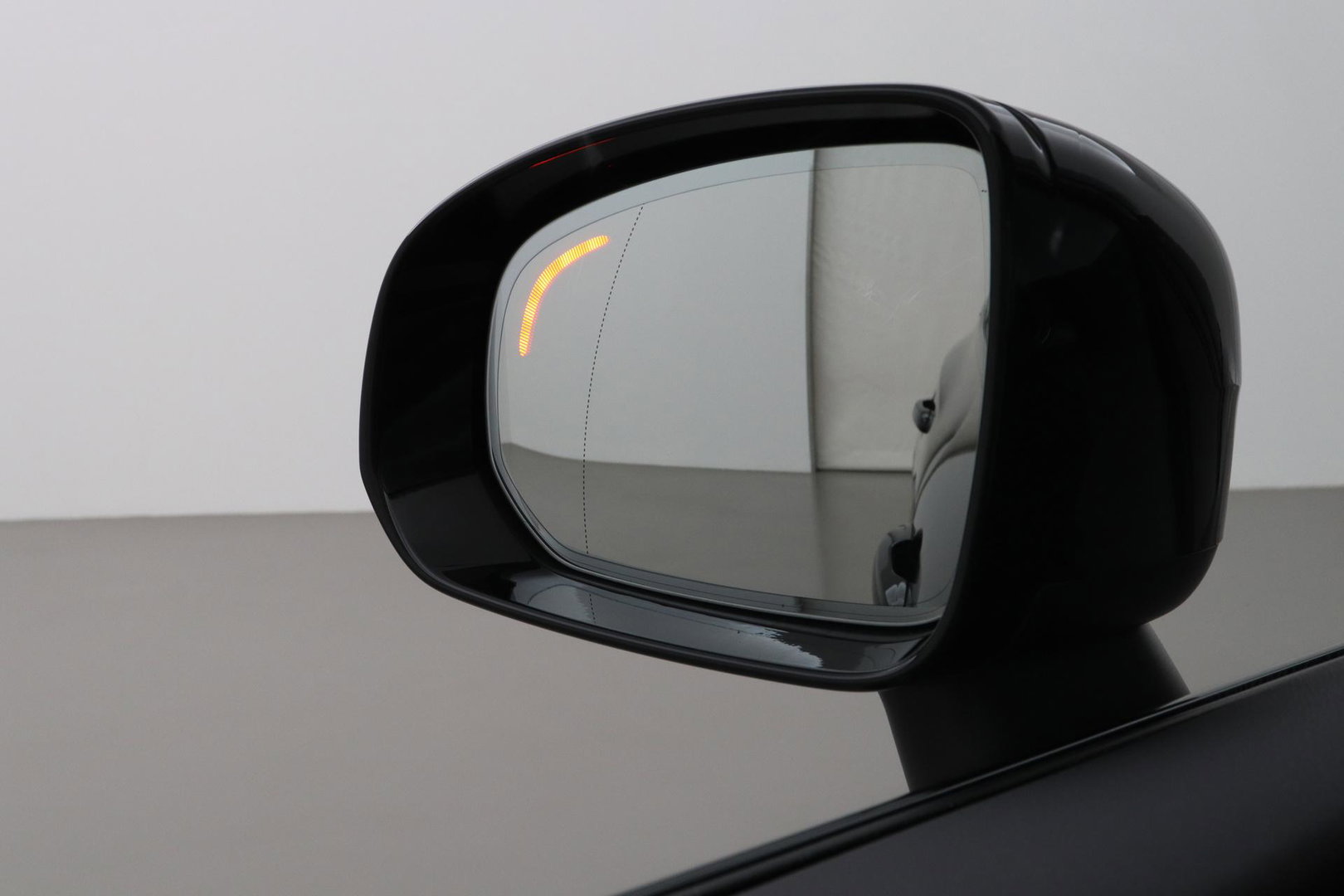 Volvo XC60 T8 Plus Dark | Harman/Kardon | Panoramadak | 360° Camera | BLIS | Stoel+Stuurverwarming | 20 Inch | ACC