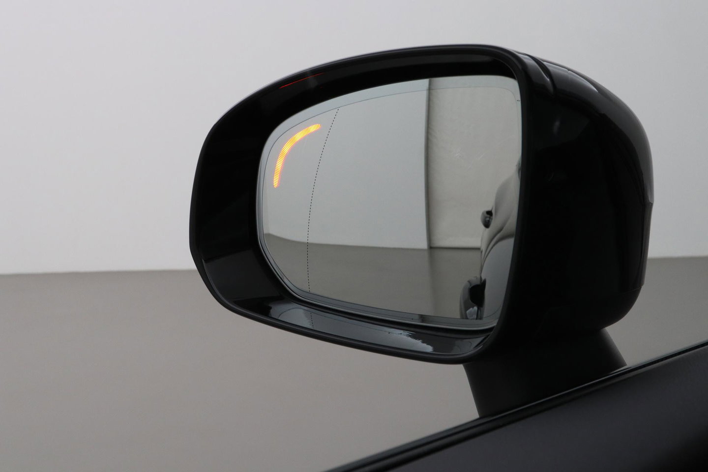 Volvo XC60 T8 Plus Dark | Harman/Kardon | Panoramadak | 360° Camera | BLIS | Stoel+Stuurverwarming | 20 Inch | ACC