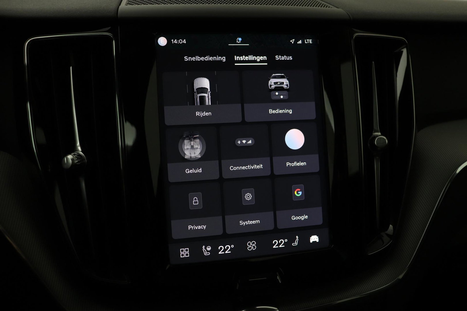 Volvo XC60 T8 Plus Dark | Harman/Kardon | Panoramadak | 360° Camera | BLIS | Stoel+Stuurverwarming | 20 Inch | ACC