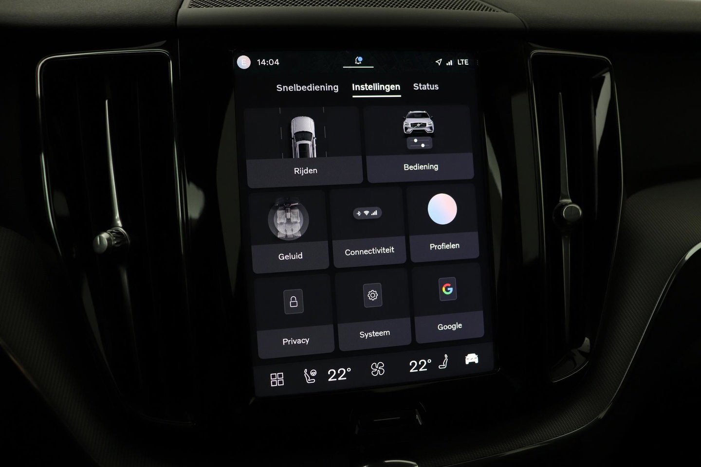 Volvo XC60 T8 Plus Dark | Harman/Kardon | Panoramadak | 360° Camera | BLIS | Stoel+Stuurverwarming | 20 Inch | ACC