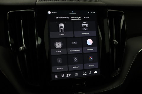 Volvo XC60 T8 Plus Dark | Harman/Kardon | Panoramadak | 360° Camera | BLIS | Stoel+Stuurverwarming | 20 Inch | ACC