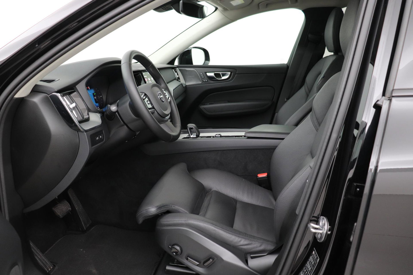 Volvo XC60 T8 Plus Dark | Harman/Kardon | Panoramadak | 360° Camera | BLIS | Stoel+Stuurverwarming | 20 Inch | ACC