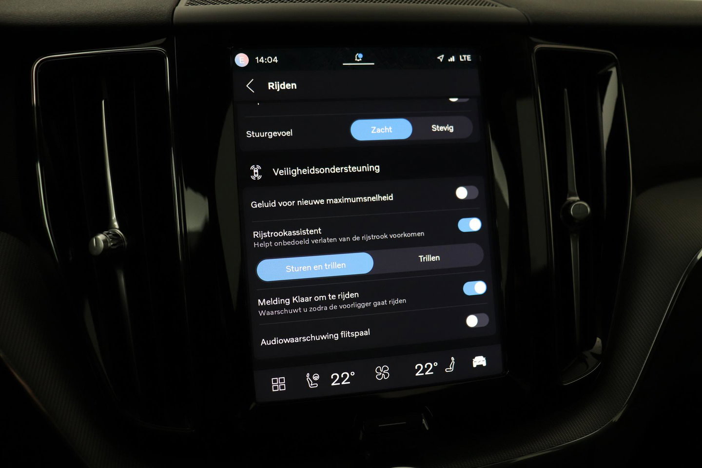 Volvo XC60 T8 Plus Dark | Harman/Kardon | Panoramadak | 360° Camera | BLIS | Stoel+Stuurverwarming | 20 Inch | ACC