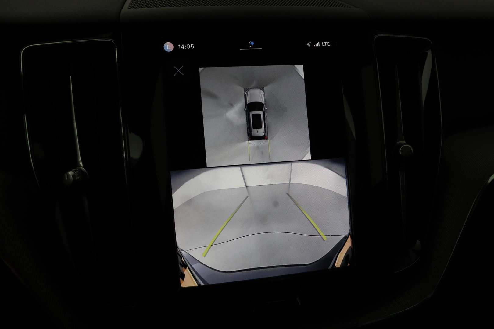 Volvo XC60 T8 Plus Dark | Harman/Kardon | Panoramadak | 360° Camera | BLIS | Stoel+Stuurverwarming | 20 Inch | ACC