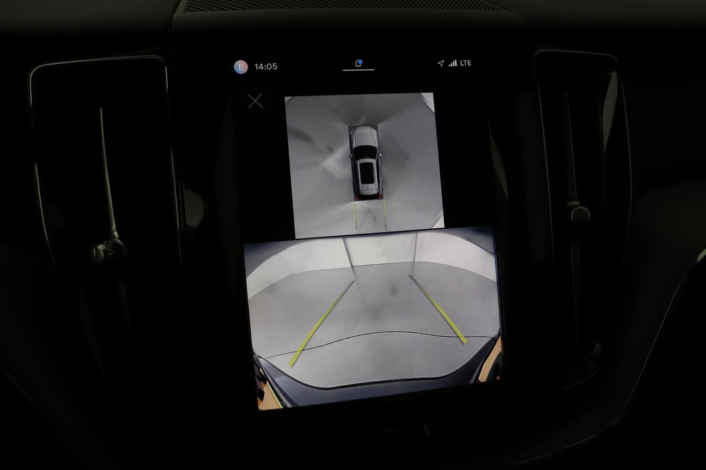Volvo XC60 T8 Plus Dark | Harman/Kardon | Panoramadak | 360° Camera | BLIS | Stoel+Stuurverwarming | 20 Inch | ACC
