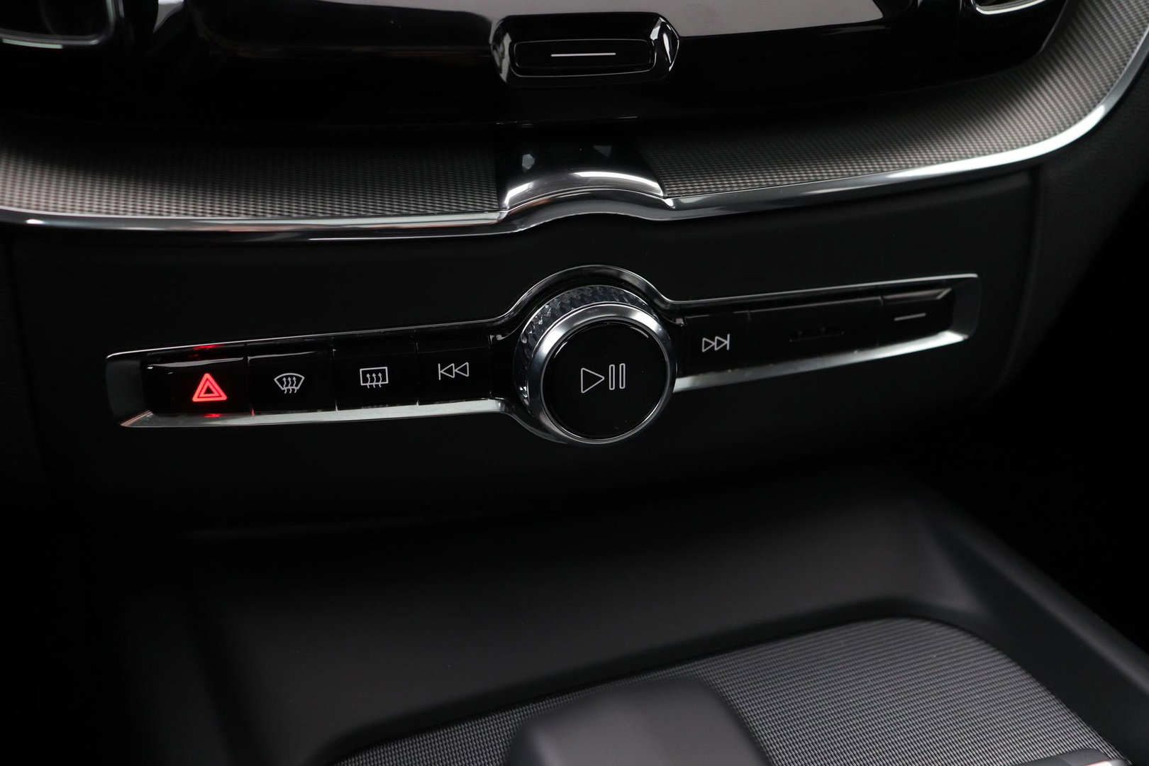 Volvo XC60 T8 Plus Dark | Harman/Kardon | Panoramadak | 360° Camera | BLIS | Stoel+Stuurverwarming | 20 Inch | ACC