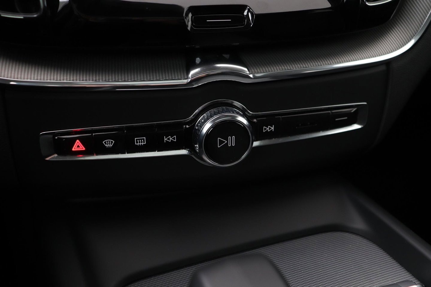 Volvo XC60 T8 Plus Dark | Harman/Kardon | Panoramadak | 360° Camera | BLIS | Stoel+Stuurverwarming | 20 Inch | ACC