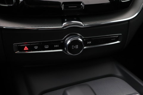 Volvo XC60 T8 Plus Dark | Harman/Kardon | Panoramadak | 360° Camera | BLIS | Stoel+Stuurverwarming | 20 Inch | ACC
