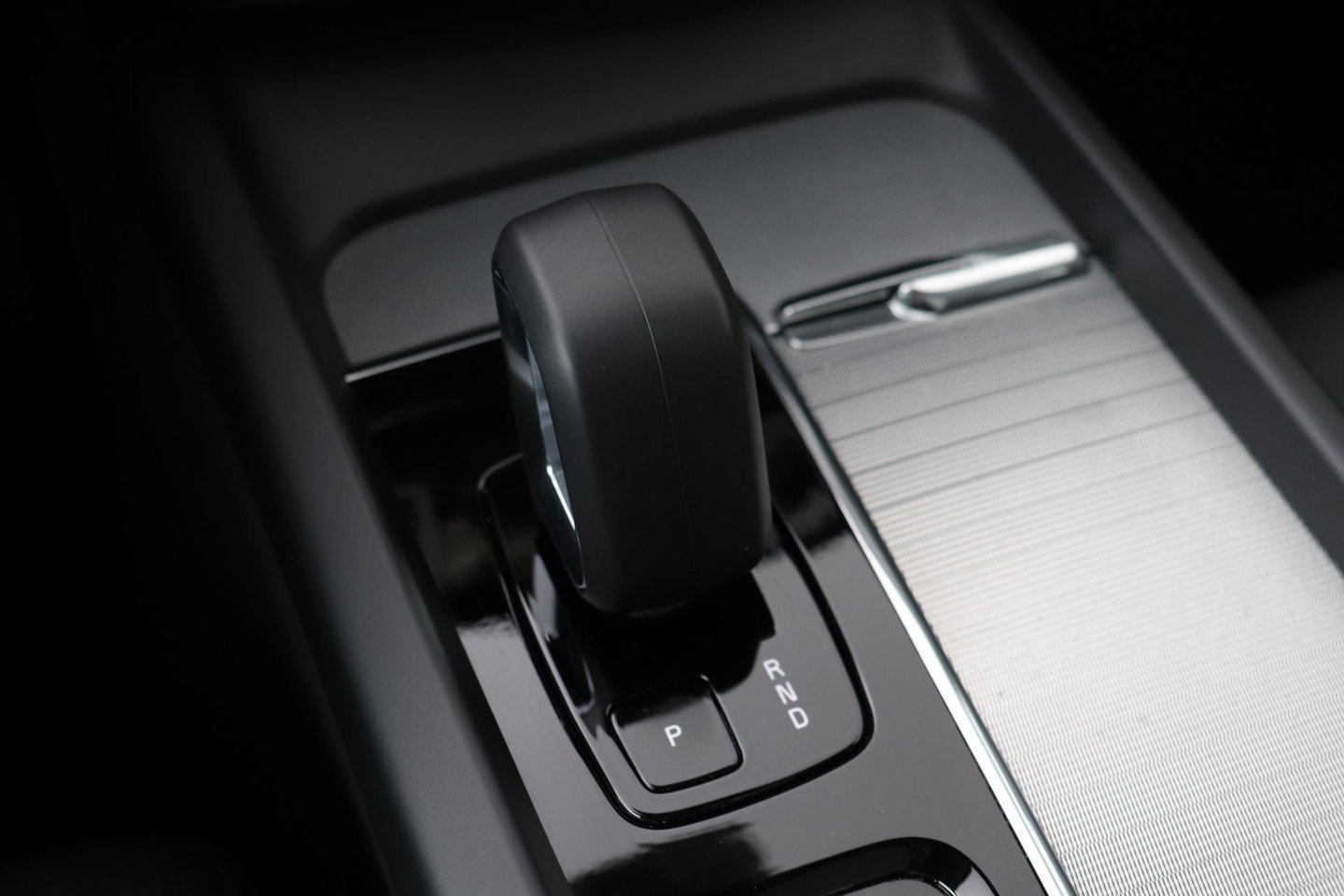 Volvo XC60 T8 Plus Dark | Harman/Kardon | Panoramadak | 360° Camera | BLIS | Stoel+Stuurverwarming | 20 Inch | ACC