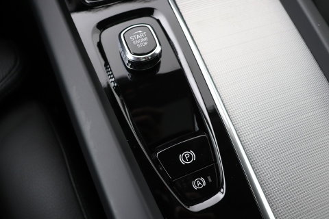 Volvo XC60 T8 Plus Dark | Harman/Kardon | Panoramadak | 360° Camera | BLIS | Stoel+Stuurverwarming | 20 Inch | ACC