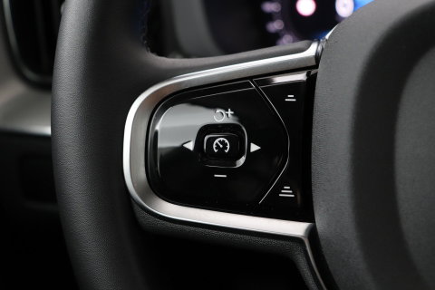 Volvo XC60 T8 Plus Dark | Harman/Kardon | Panoramadak | 360° Camera | BLIS | Stoel+Stuurverwarming | 20 Inch | ACC