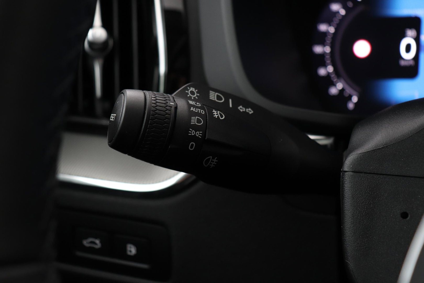 Volvo XC60 T8 Plus Dark | Harman/Kardon | Panoramadak | 360° Camera | BLIS | Stoel+Stuurverwarming | 20 Inch | ACC