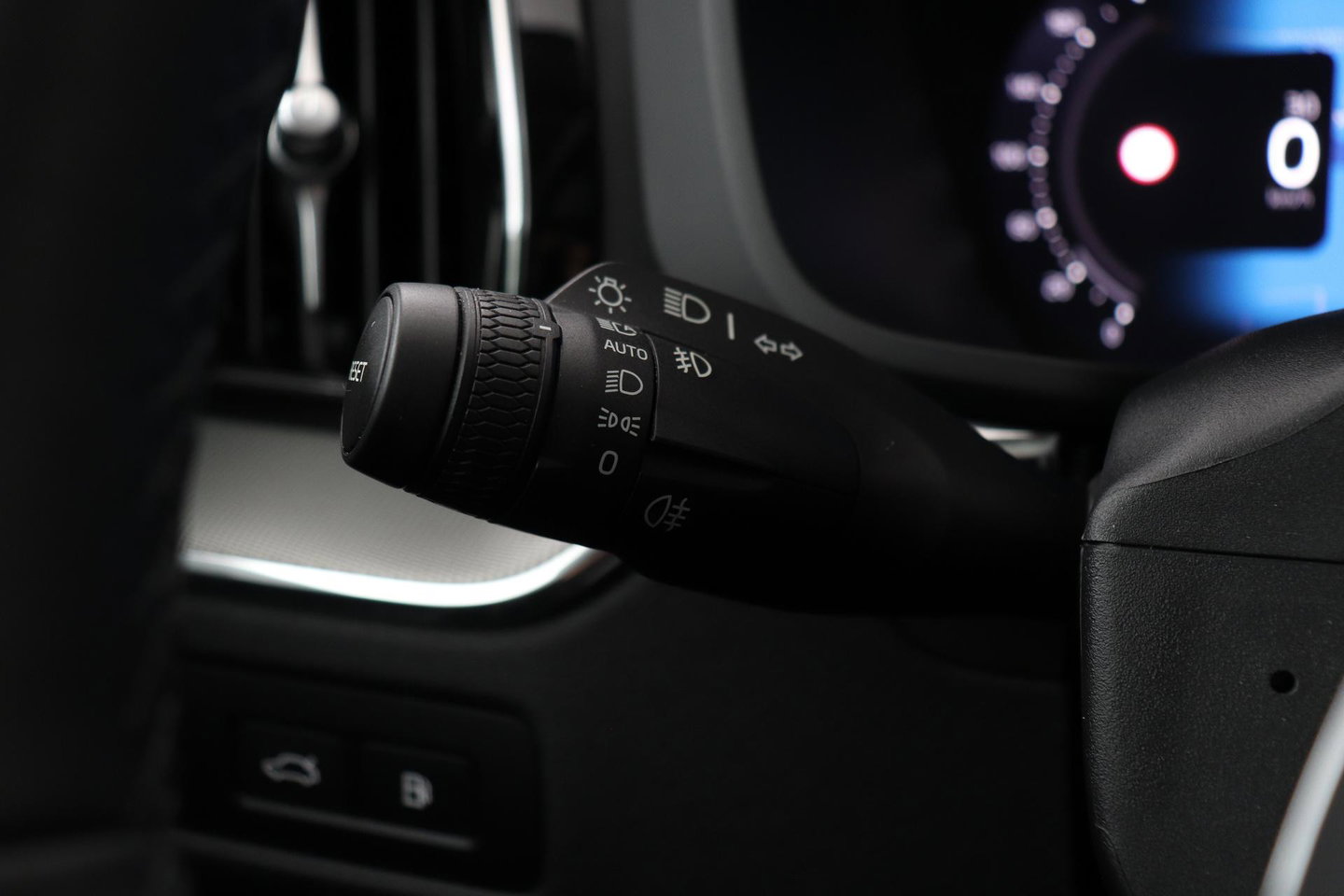 Volvo XC60 T8 Plus Dark | Harman/Kardon | Panoramadak | 360° Camera | BLIS | Stoel+Stuurverwarming | 20 Inch | ACC