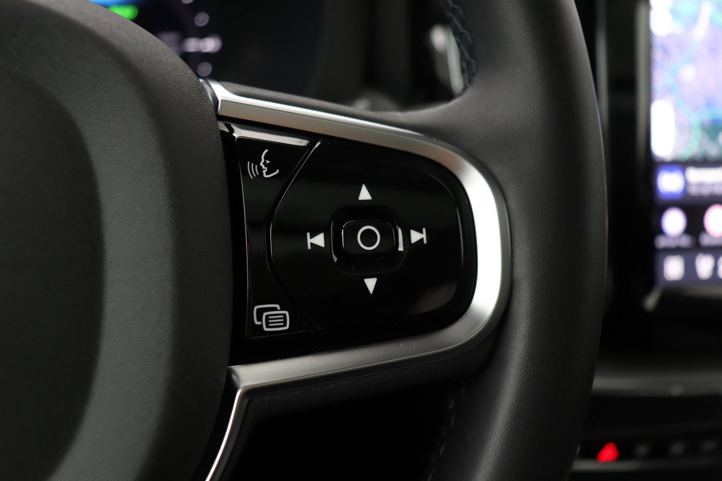 Volvo XC60 T8 Plus Dark | Harman/Kardon | Panoramadak | 360° Camera | BLIS | Stoel+Stuurverwarming | 20 Inch | ACC