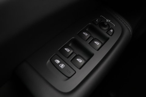 Volvo XC60 T8 Plus Dark | Harman/Kardon | Panoramadak | 360° Camera | BLIS | Stoel+Stuurverwarming | 20 Inch | ACC