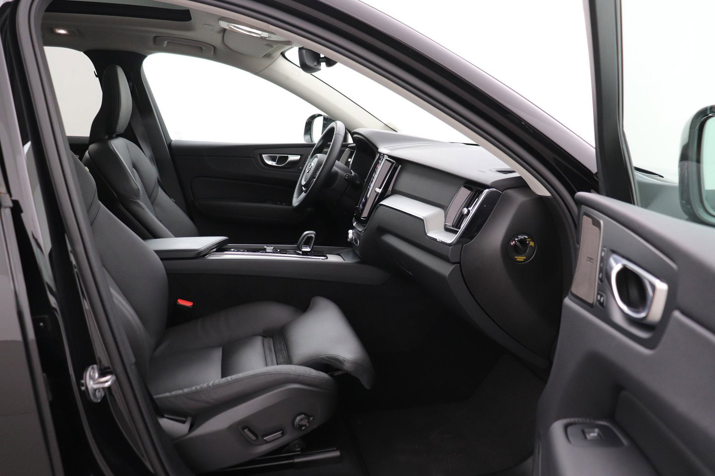 Volvo XC60 T8 Plus Dark | Harman/Kardon | Panoramadak | 360° Camera | BLIS | Stoel+Stuurverwarming | 20 Inch | ACC