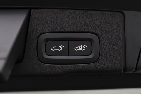 Volvo XC60 T8 Plus Dark | Harman/Kardon | Panoramadak | 360° Camera | BLIS | Stoel+Stuurverwarming | 20 Inch | ACC