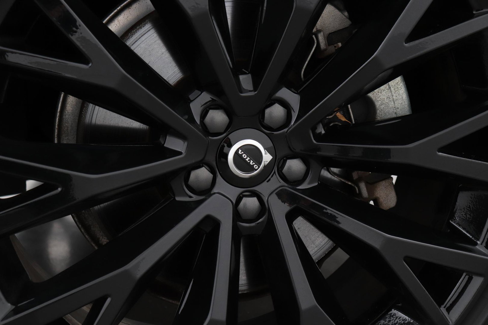 Volvo XC60 T8 Plus Dark | Harman/Kardon | Panoramadak | 360° Camera | BLIS | Stoel+Stuurverwarming | 20 Inch | ACC