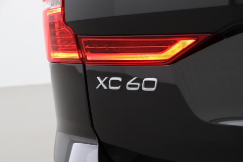Volvo XC60 T8 Plus Dark | Harman/Kardon | Panoramadak | 360° Camera | BLIS | Stoel+Stuurverwarming | 20 Inch | ACC