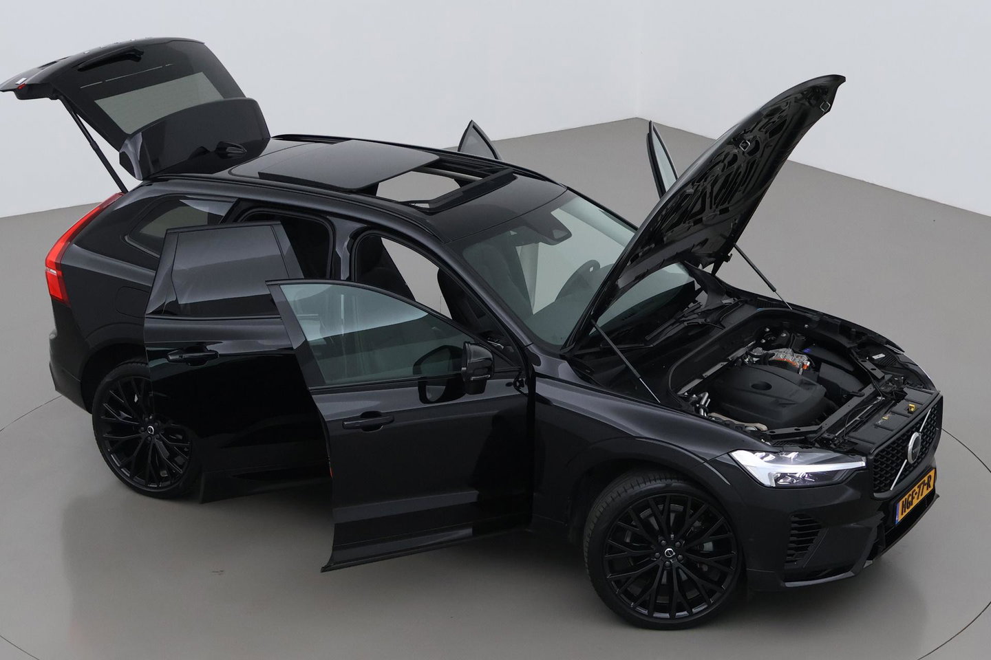 Volvo XC60 T8 Plus Dark | Harman/Kardon | Panoramadak | 360° Camera | BLIS | Stoel+Stuurverwarming | 20 Inch | ACC